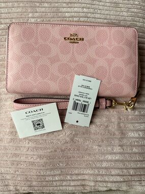 COACH 2025 Pink Powder Long Wallet
